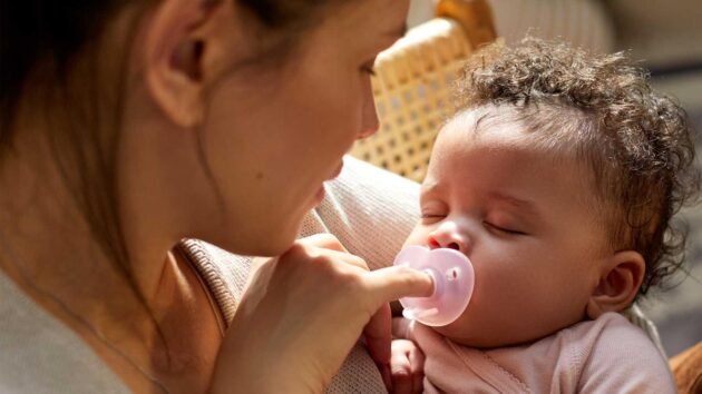 Philips Avent Soothie Ortodontik Saklama Kutulu 2Li Emzik 0-6 Ay - Kız - Image 10